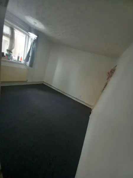 1 Bedroom Flat in Abbey Wood Near Shops and Transport