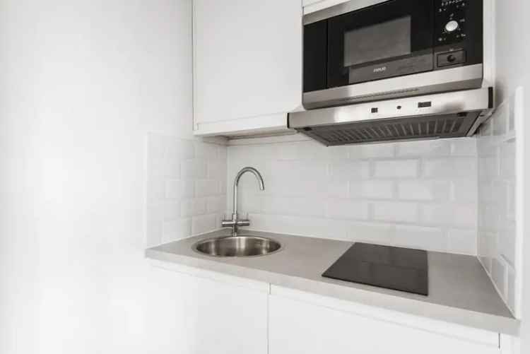 Chelsea Studio Apartment in Portered Building