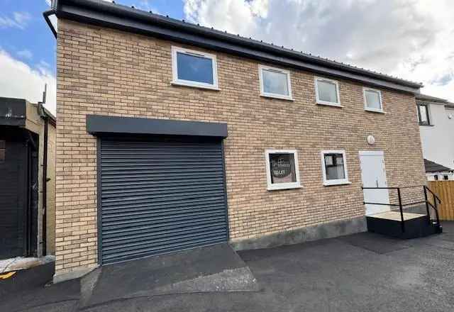 Light Industrial Unit with Mezzanine Floor and Solar Panels