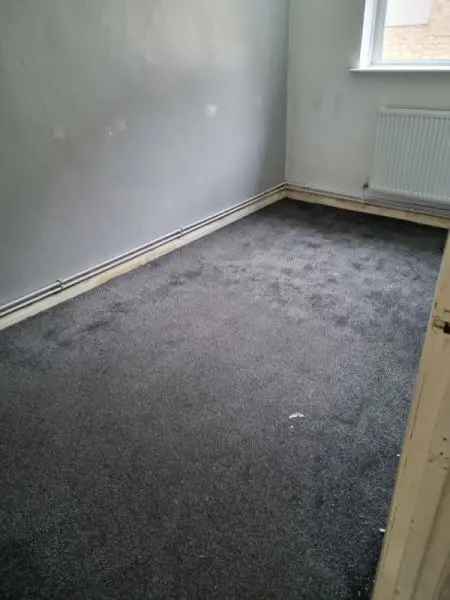 Flat For Rent in Cheltenham, England