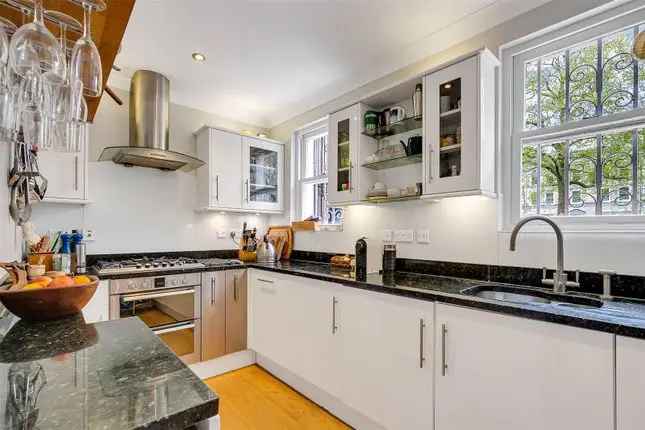 Flat for sale in Onslow Gardens, South Kensington, London SW7