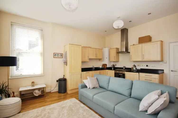 Two Bedroom Apartment Near Leamington Warwick Allocated Parking