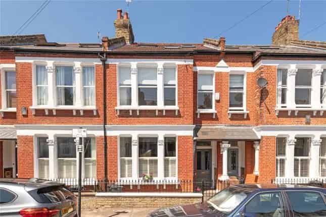 Five Bedroom Family Home in Nightingale Triangle London