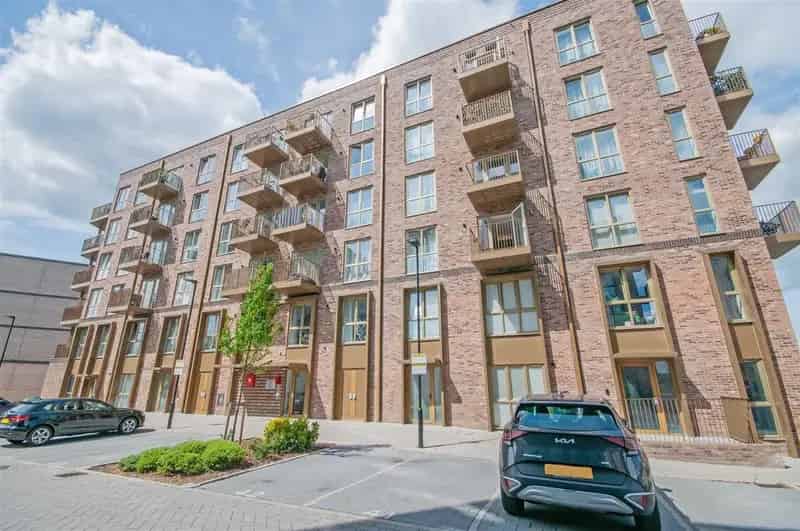 1 Bedroom Property for Sale Shared Ownership Option Available