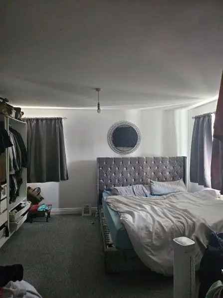 Chelmsford Family Flat Near Amenities and Schools