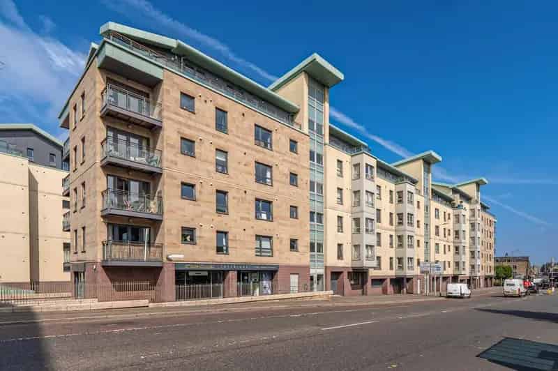 2 Bedroom Apartment for Sale in Edinburgh New Town