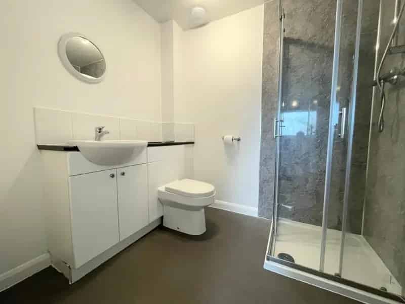 2 Bedroom Flat For Sale Near Stewarton Town Centre