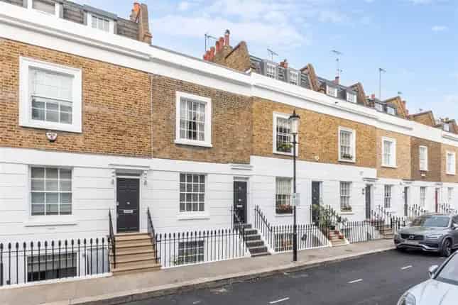 Terraced House for Sale in Chelsea SW3