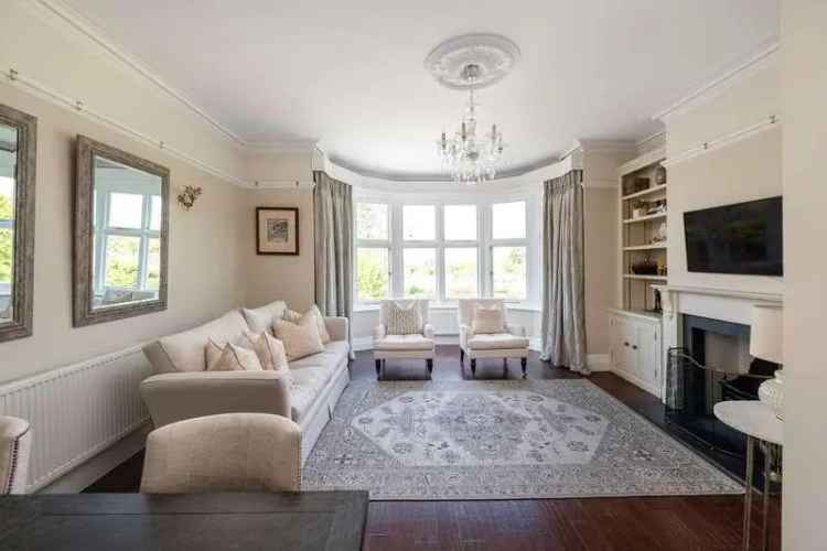 2 Bed Flat for Sale in Reigate - Victorian Conversion Apartment