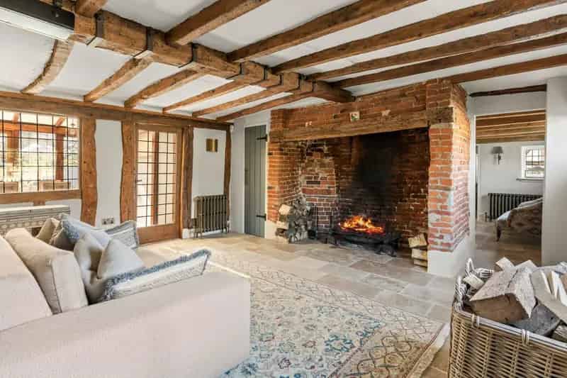 5 Bedroom Detached Thatched Cottage for Sale