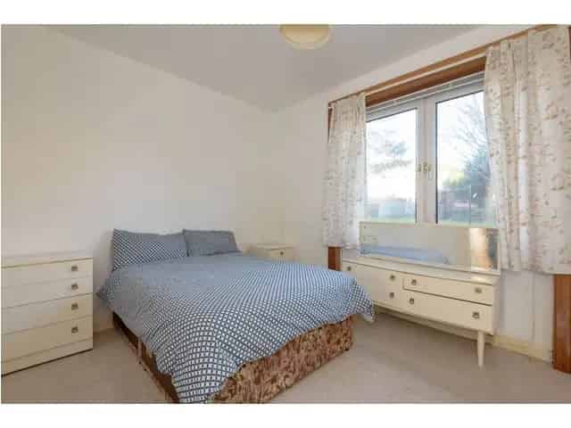 2 Bedroom Ground Floor Flat For Sale