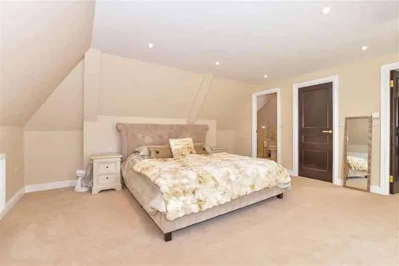 4 Bed Semi-Detached House for Sale in Horsmonden