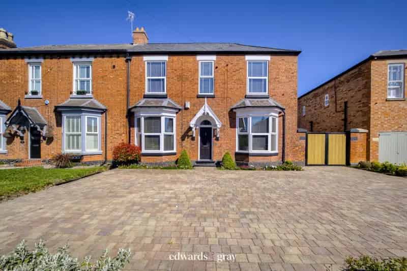 4 Bedroom Victorian Semi-Detached House for Sale