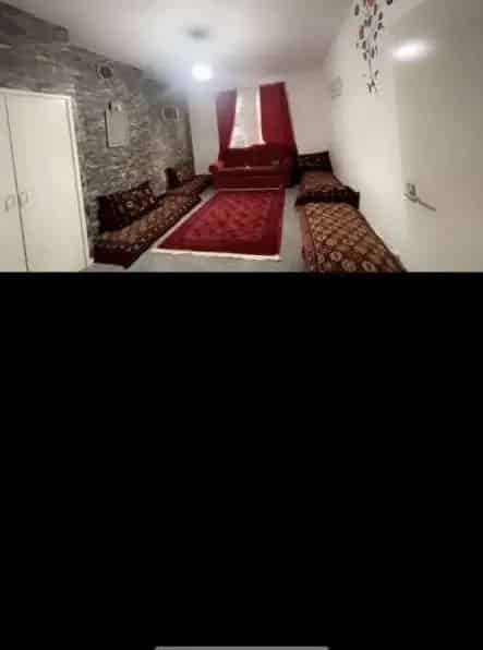 Spacious 2 Bedroom Flat Near School and Shops