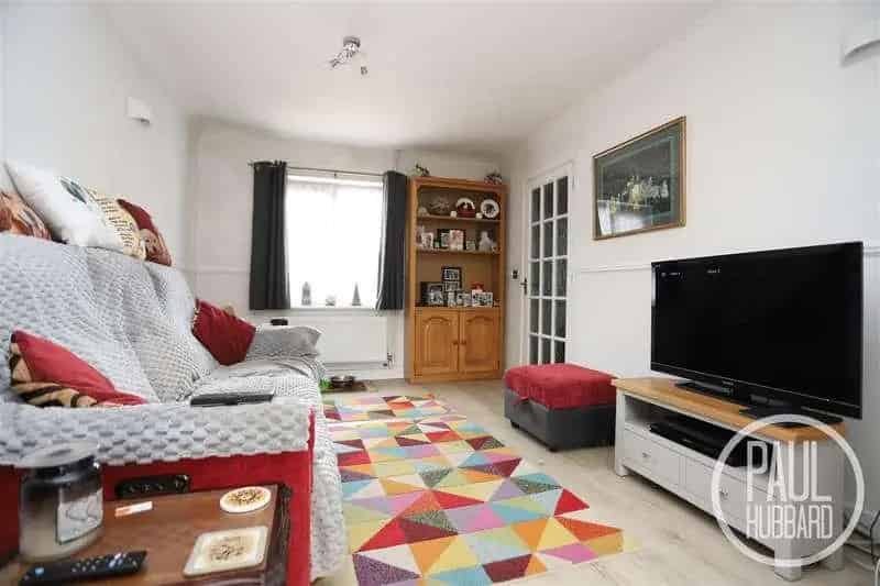2 Bed House for Sale - Family Home with Garden