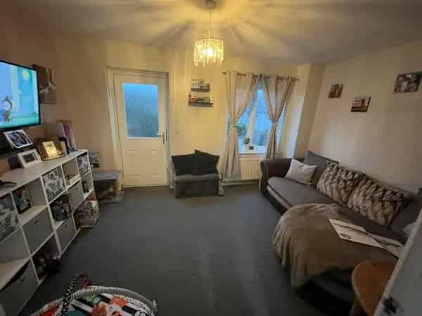 Spacious 2 Bedroom House Near Schools and Parks