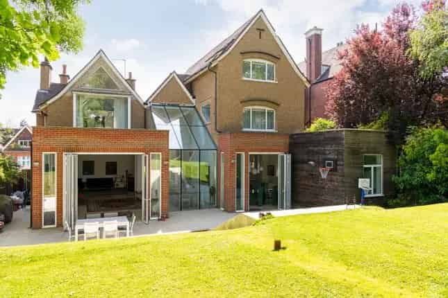 Detached House for Sale in Hampstead NW3