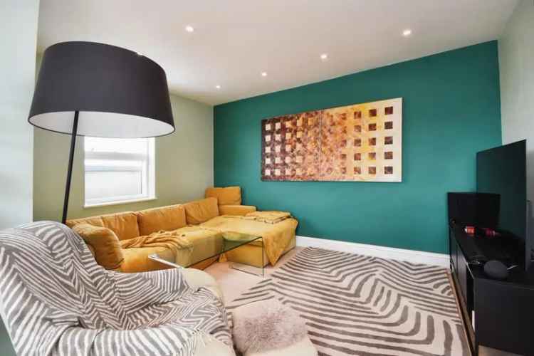 3 Bedroom Duplex Apartment for Sale Near Brentwood High Street