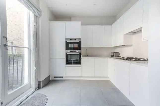 Maisonette to rent in Bladon Lodge, South Kensington, London SW5