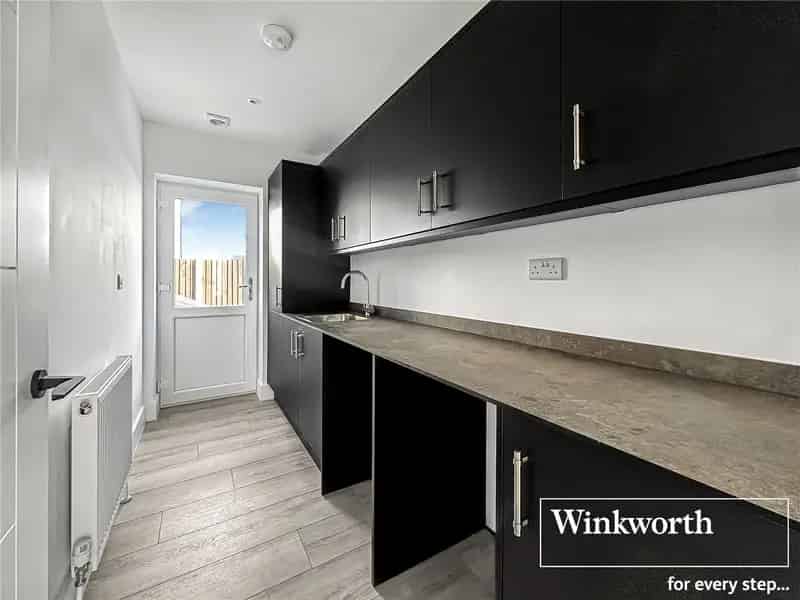 5 Bedroom Detached House West Parley
