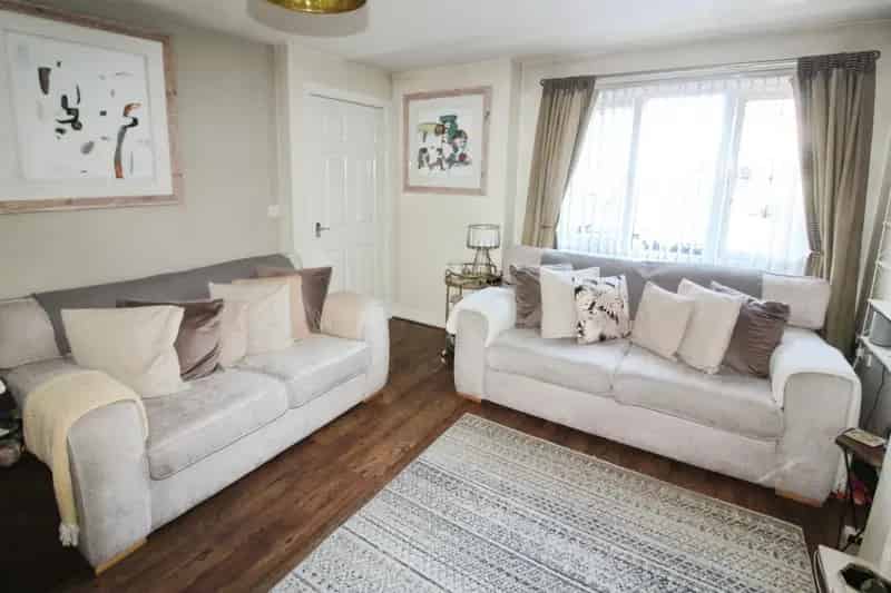 3 Bedroom House To Let Farsley