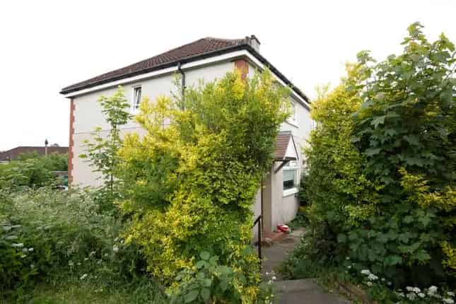 Semi-detached House for Sale in Glasgow G32