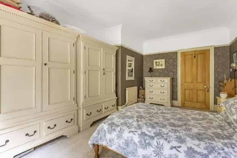 2 bed flat for sale