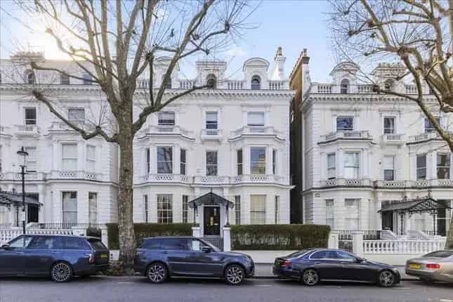 3 Bedroom Flat for Sale Holland Park W11 Requiring Full Refurbishment