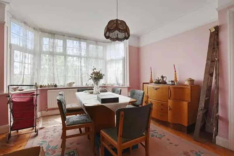 4 Bed House For Sale Needs Modernisation Large Family Home Detached Garage