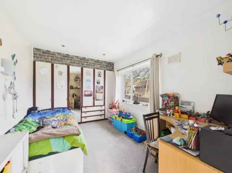 3 Bed Semi Detached House For Sale Near Frizinghall Train Station