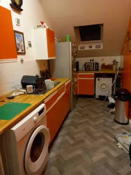 2 Bed Top Floor Flat Near Town and Beach