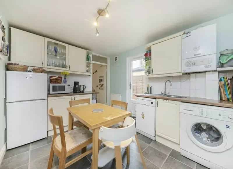 Two Double Bedroom Garden Flat Near Streatham Station