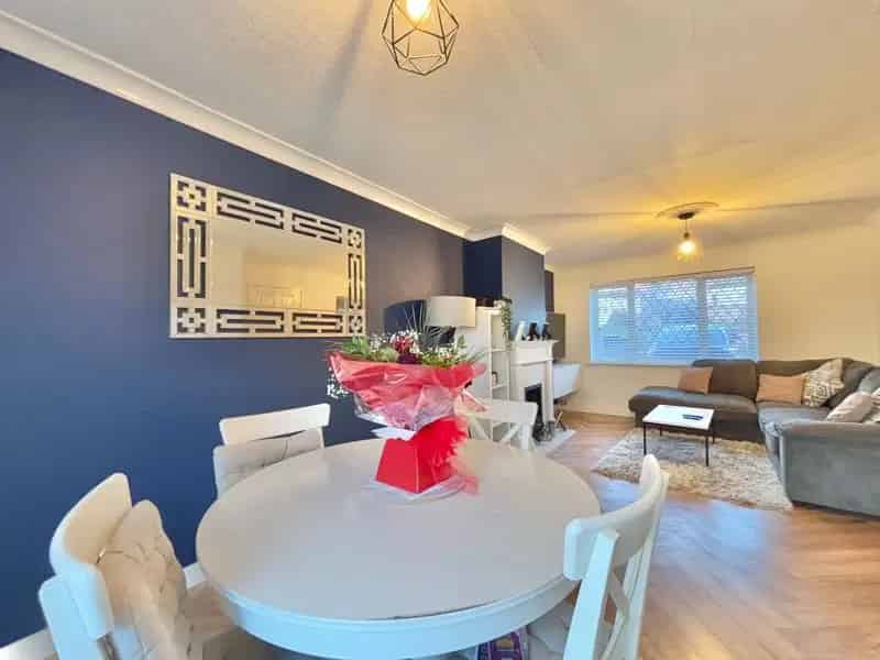 2 Bedroom Semi Detached House to Rent