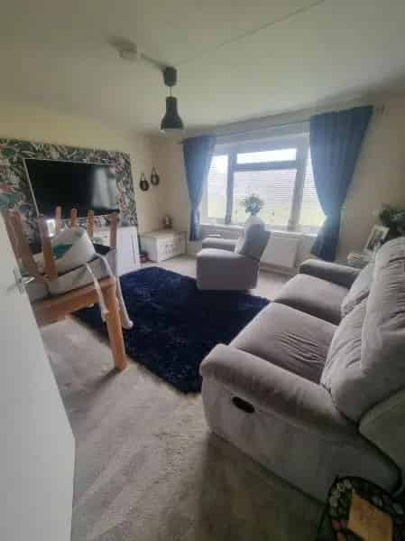 Ground Floor Flat Near Train Station with Garden and Parking