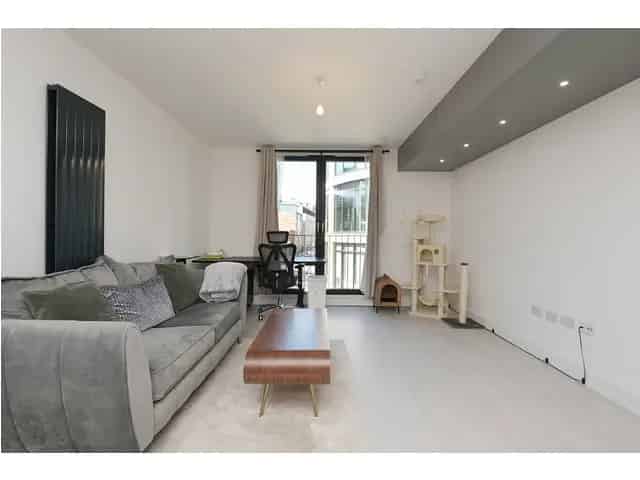 1 Bedroom Apartment for Sale in Edinburghs Shoemakers Square