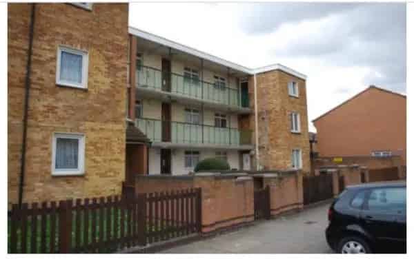 First Floor Flat Near Amenities