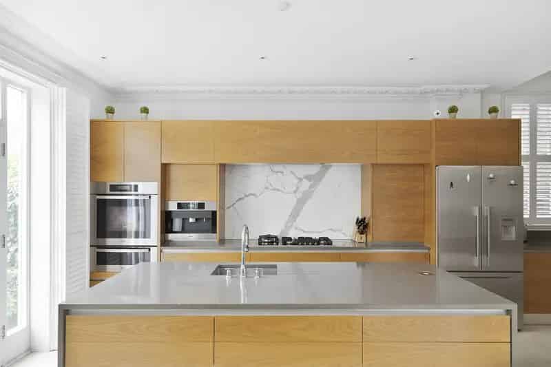 4 Bedroom Semi-Detached House for Sale in London