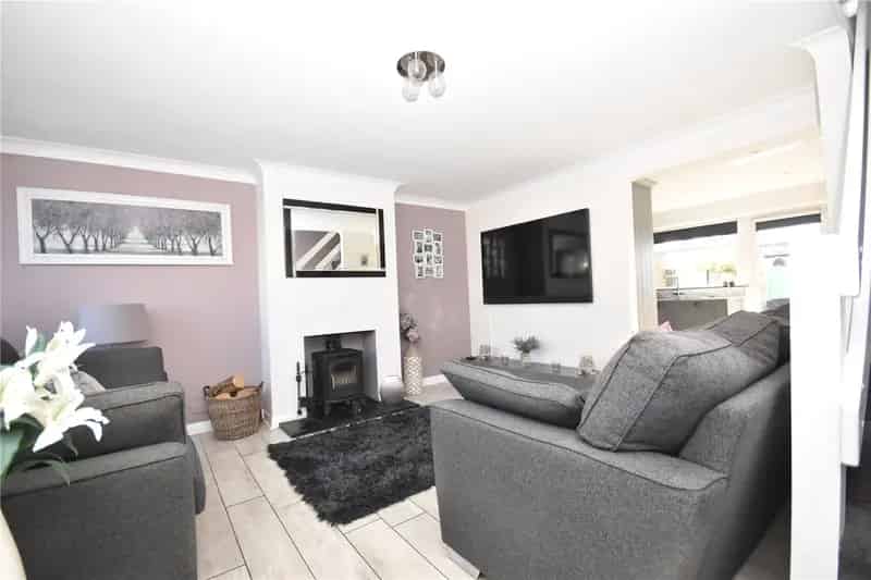 Stunning 3-Bedroom Semi-Detached House in Garforth