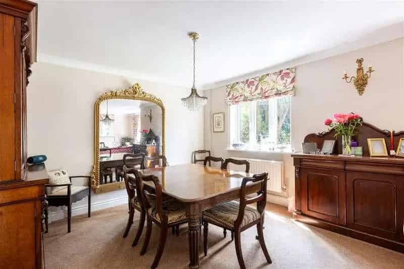 4 Bed Detached House for Sale Near Gatwick