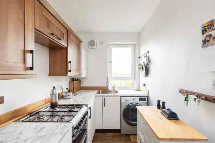 2 Bed Flat - First Floor with 1 Reception Room