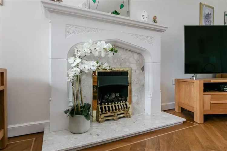 4 Bed Detached House with 1 Reception Room Livingston