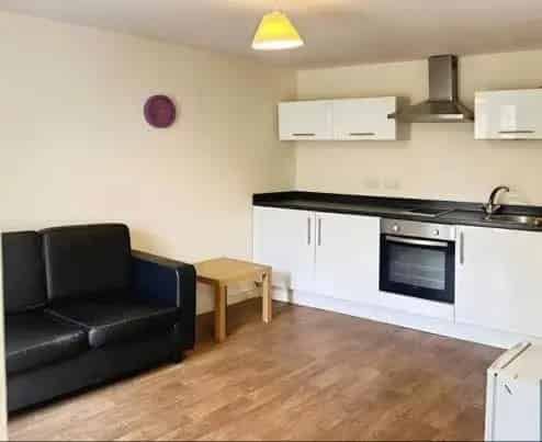 Studio Apartment Huddersfield Town Centre Parking WiFi Included