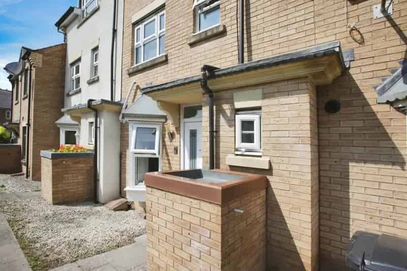 Four Bedroom House in Bilton with Garage and Parking