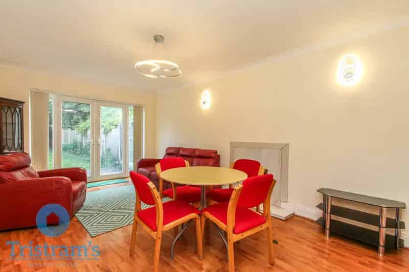 3 Bedroom Detached House Wollaton Available Now