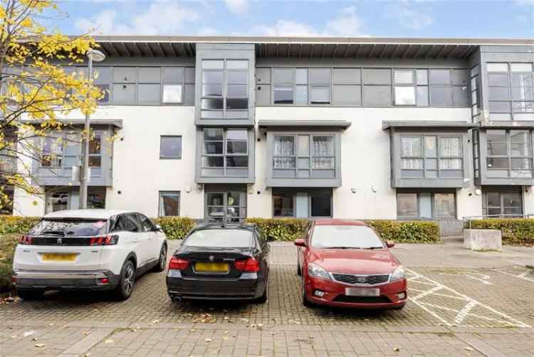 1 Bed Flat - Ground Floor with 1 Reception Room