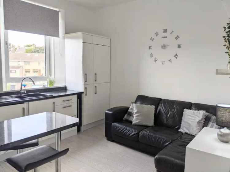 1 Bedroom Flat to Rent Fully Furnished Top Floor Modern Open Plan