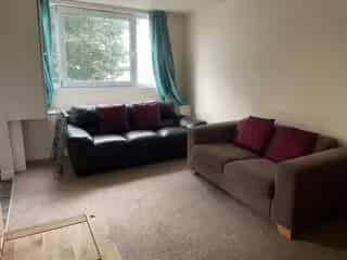 2 Bedroom Furnished Flat to Rent Near Town Centre