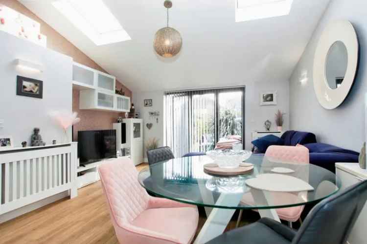 3 Double Bedroom Home New England Modern Extended Kitchen Garden Parking