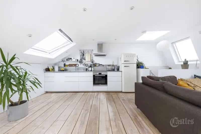 3 Bedroom Upper Maisonette For Rent in E5