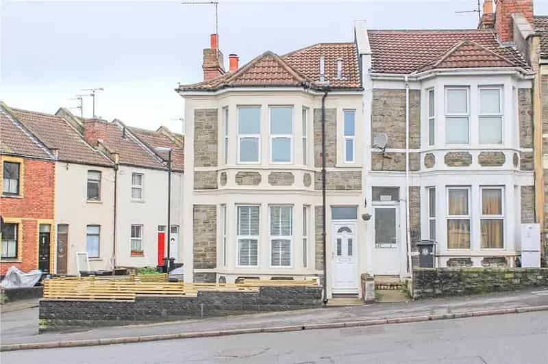 3 Bedroom Victorian End Terrace House For Sale